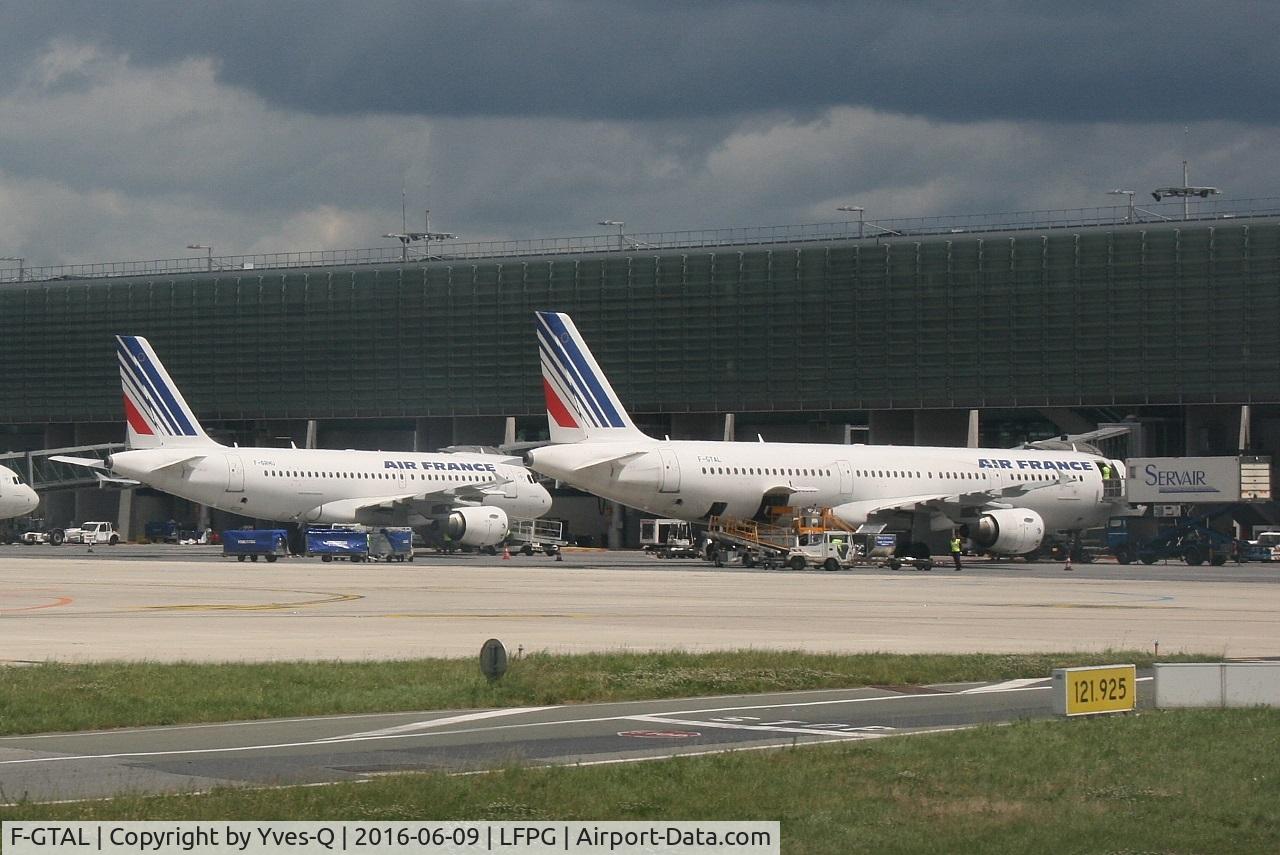 F-GTAL, 2002 Airbus A321-211 C/N 1691, Airbus A321-211, Boarding gate, Roissy Charles De Gaulle airport (LFPG-CDG)