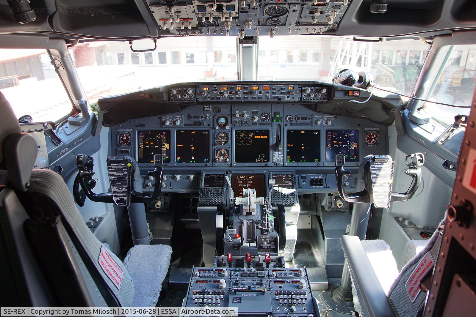 SE-REX, 2002 Boeing 737-76N C/N 33418, A short visit into the cockpit after our flight from Oslo. Thanks to the very nice pilots!
