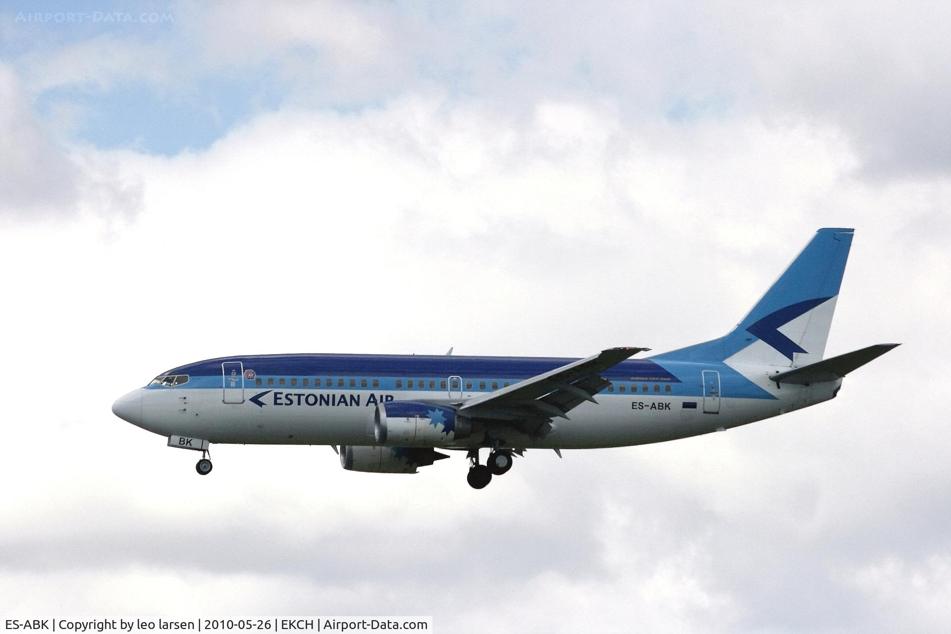 ES-ABK, 1998 Boeing 737-36N C/N 28572, Copenhagen 26.5.2010