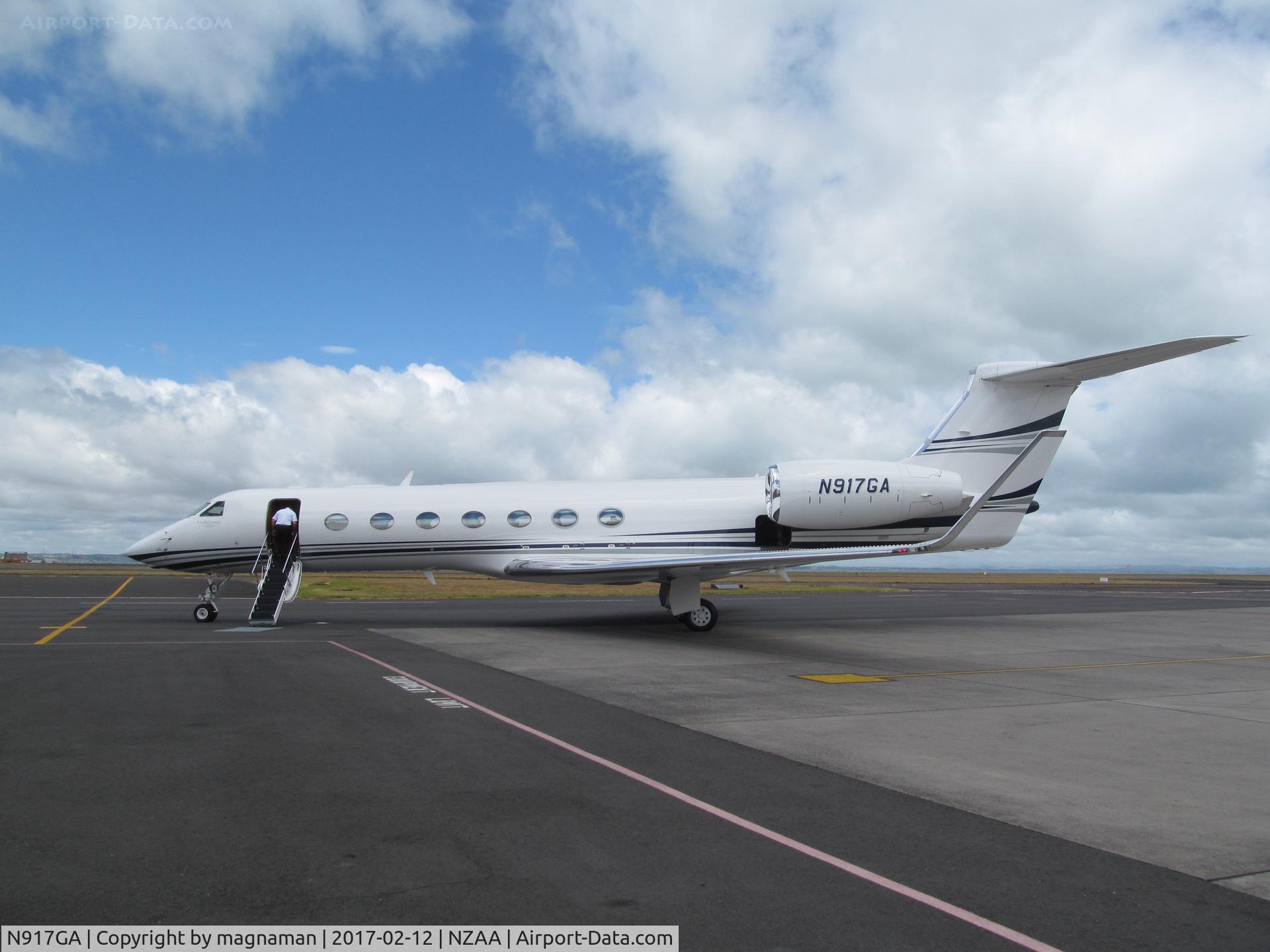 N917GA, Gulfstream Aerospace GV-SP (G550) C/N 5317, undergoing pre-flight checks