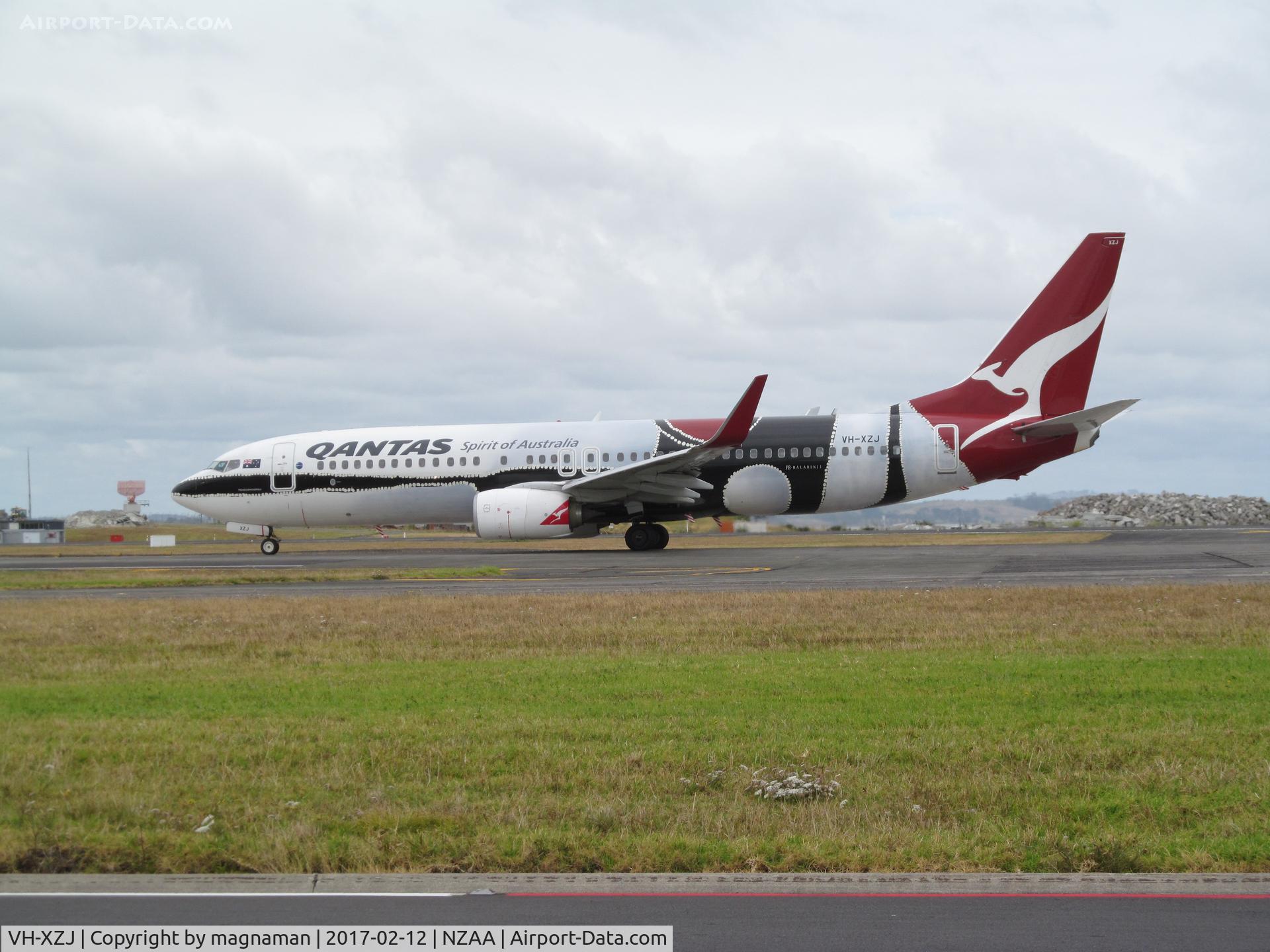 VH-XZJ, 2013 Boeing 737-838 C/N 39365, cool c/s
