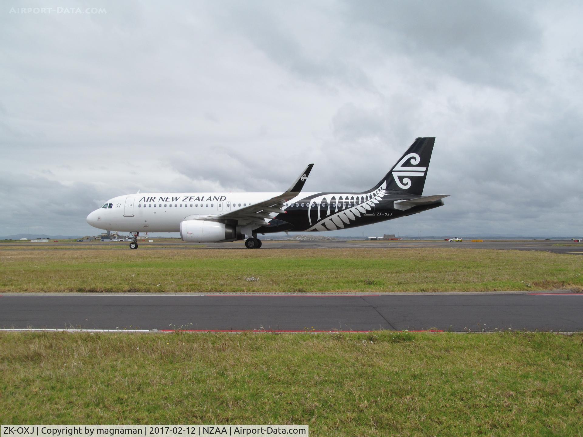 ZK-OXJ, 2015 Airbus A320-232 C/N 6694, sharky