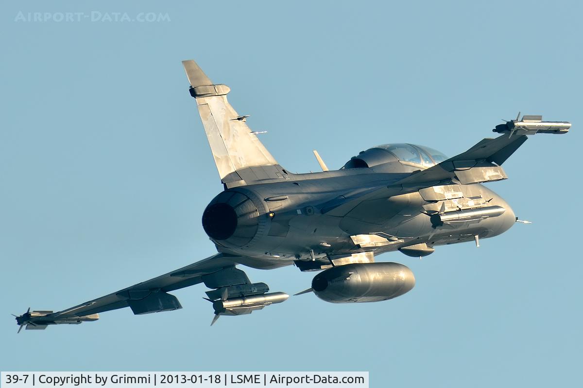 39-7, Saab JAS-39 Gripen NG Demo C/N 397, Saab sent some Gripen - presentations to the parliament, Media's and military Personel had to be done. Here the Gripen NG during his afternoon Demo playing with the sun