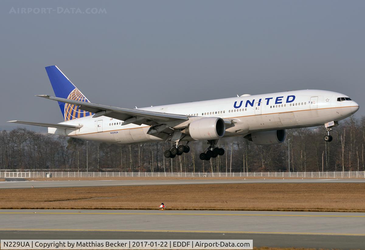 N229UA, 2002 Boeing 777-222 C/N 30557, N229UA