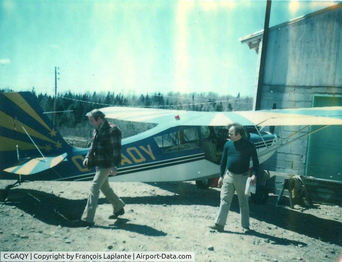 C-GAQY, 1968 Champion 7ECA Citabria C/N 323, C-GAQY à St-Donat, vers 1976, alors qu'il recevait sa nouvelle robe  