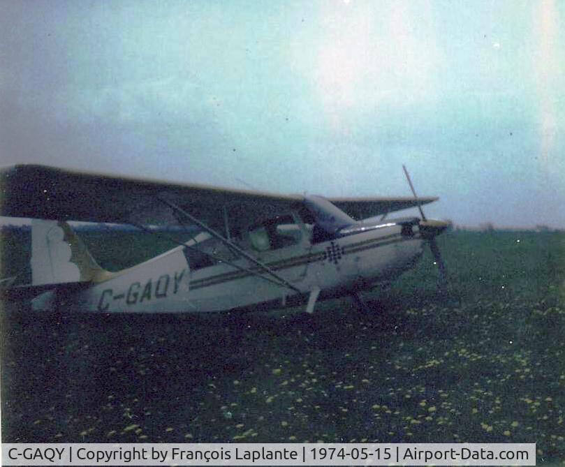 C-GAQY, 1968 Champion 7ECA Citabria C/N 323, C-GAQY au moment où je l'ai acheté à Bromont Qc. La photo est prise à l'aéroport Laurentides Aviation, aux Cèdres.