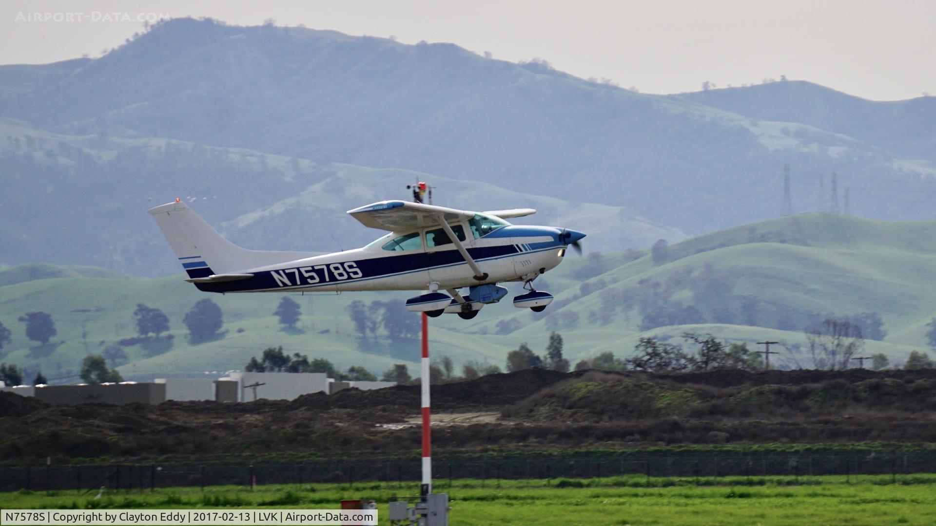 N7578S, 1976 Cessna 182Q Skylane C/N 18265227, Livermore Airport 2017