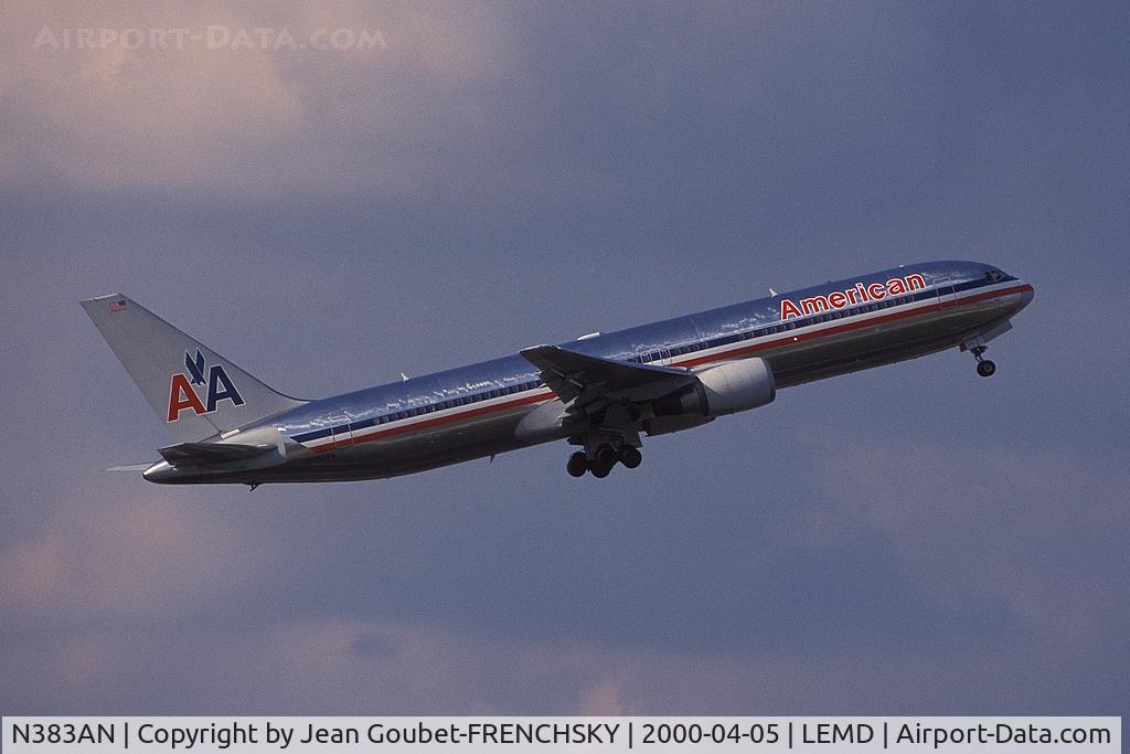 N383AN, 1993 Boeing 767-323 C/N 26995, American Airlines take off
