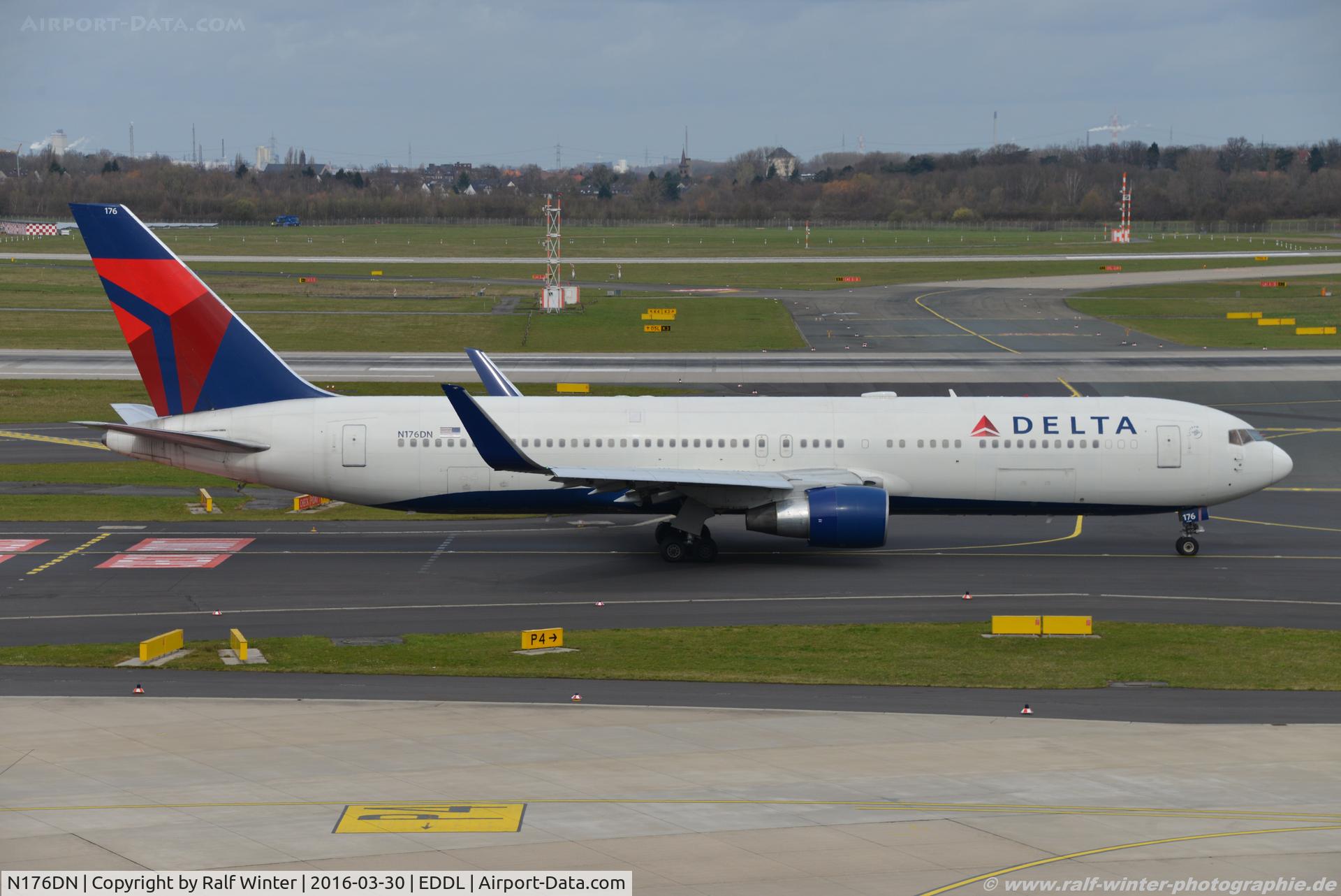 N176DN, 1990 Boeing 767-332 C/N 25061, Boeing 767-332ER - DL DAL Delta Air Lines - 25061 - N176DN - 30.03.2016 - DUS