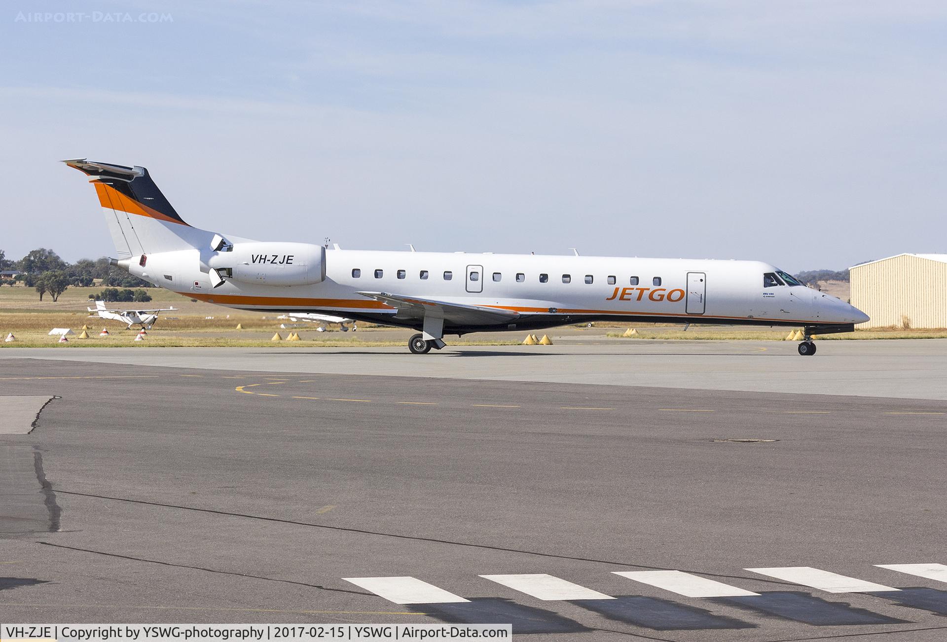 VH-ZJE, 2001 Embraer ERJ-140LR (EMB-135KL) C/N 145513, JetGo Australia (VH-ZJE) Embraer ERJ-140LR taxiing at Wagga Wagga Airport