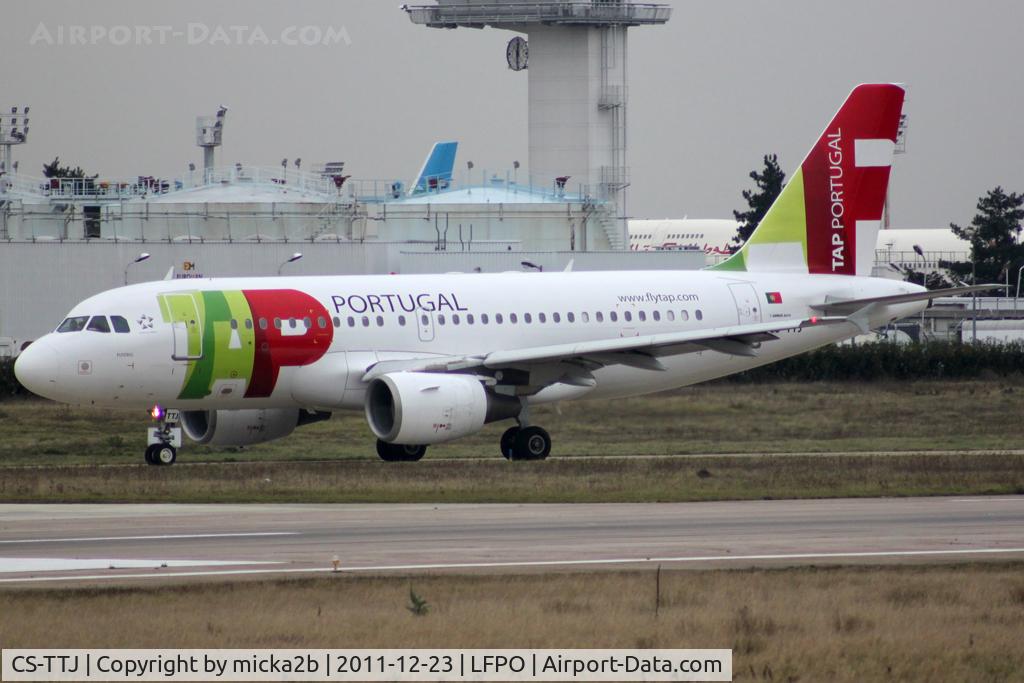 CS-TTJ, 1999 Airbus A319-111 C/N 979, Taxiing. Scrapped in september 2021.