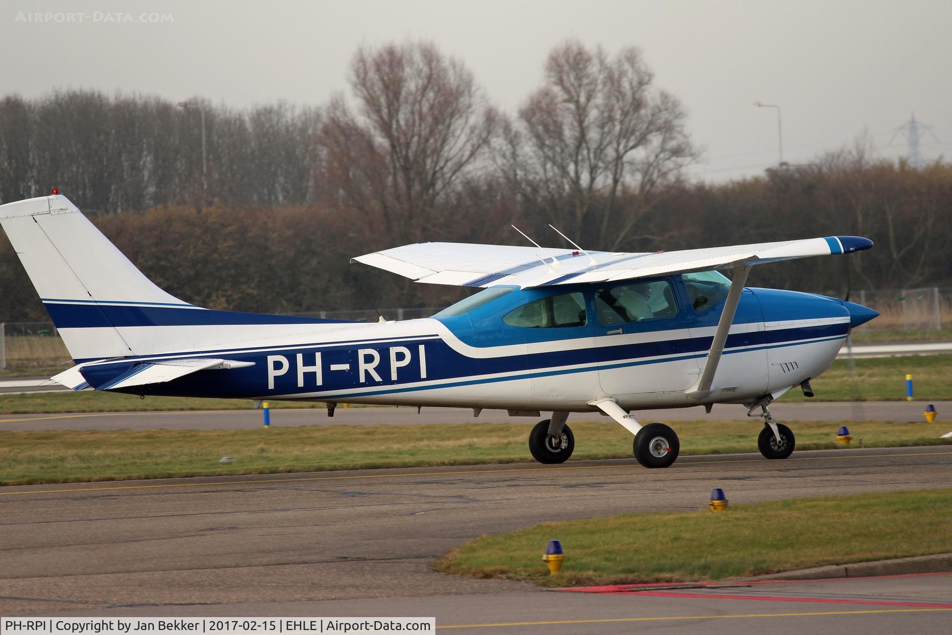 PH-RPI, 1981 Cessna 182R Skylane C/N 18267809, Lelystad Airport