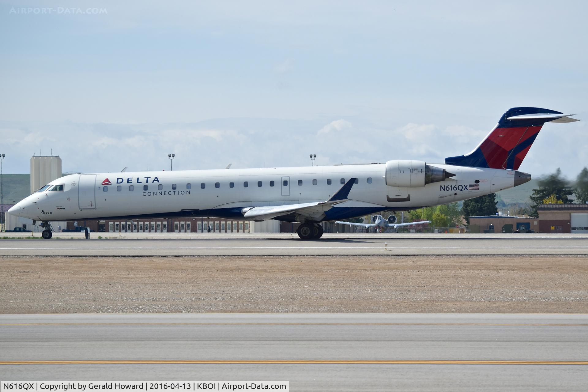 N616QX, 2003 Bombardier CRJ-701 (CL-600-2C10) C/N 10128, Take off roll on RWY 10L.