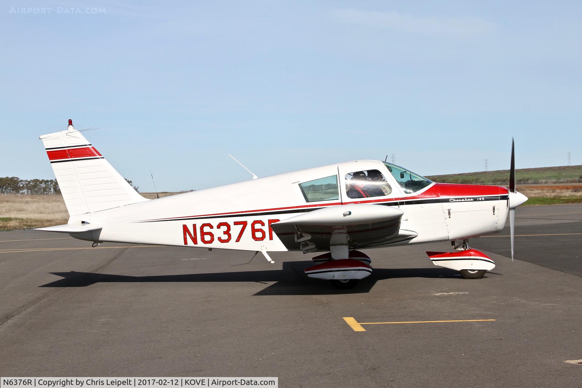 N6376R, 1966 Piper PA-28-140 Cherokee C/N 28-21550, Locally-based 1966 Piper PA-28-140 taxing to the ramp at Oroville Municipal Airport.