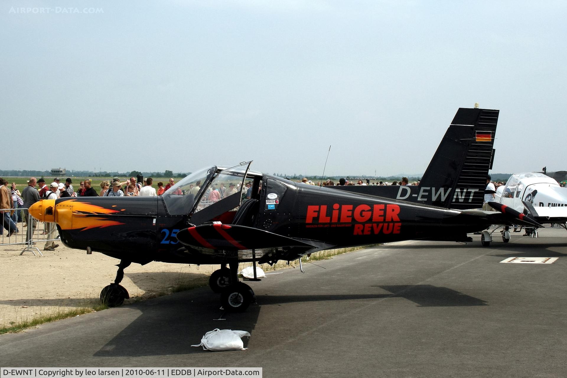 D-EWNT, Zlin Z-42M C/N 0062, Berlin Air Show 11.6.2010