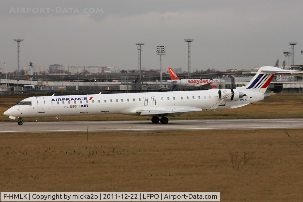 F-HMLK, 2011 Bombardier CRJ-1000EL NG (CL-600-2E25) C/N 19016, Taxiing