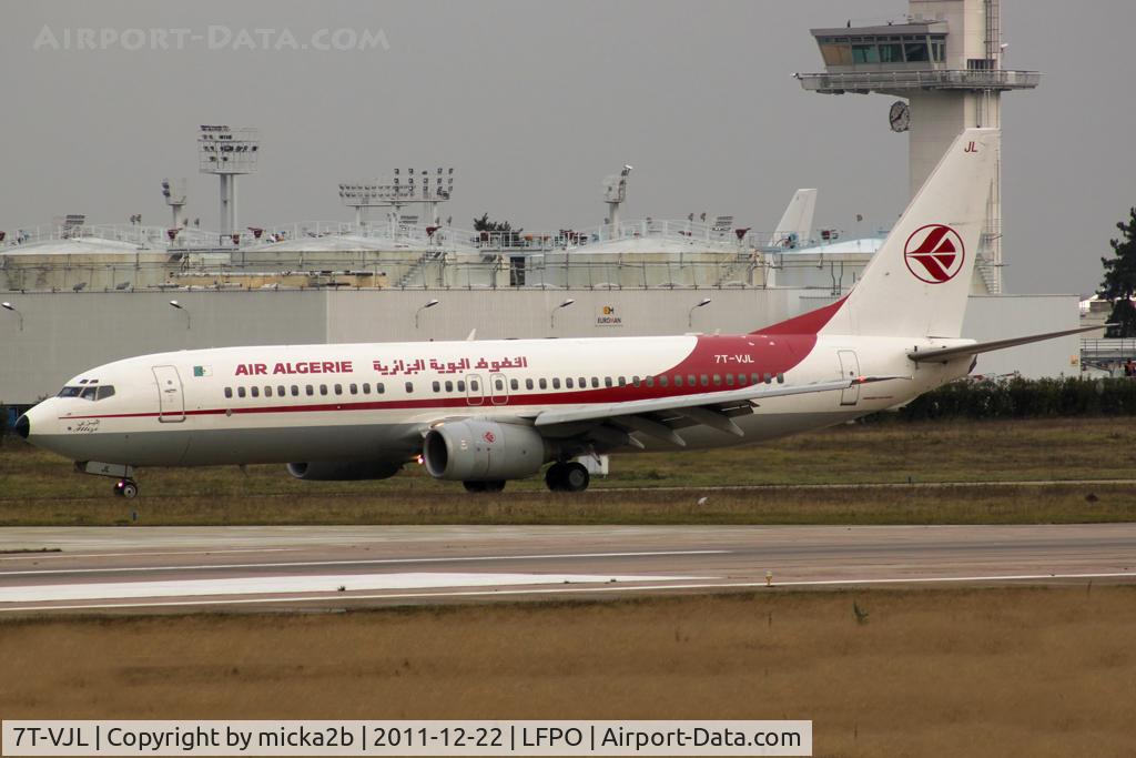 7T-VJL, 2000 Boeing 737-8D6 C/N 30204, Taxiing