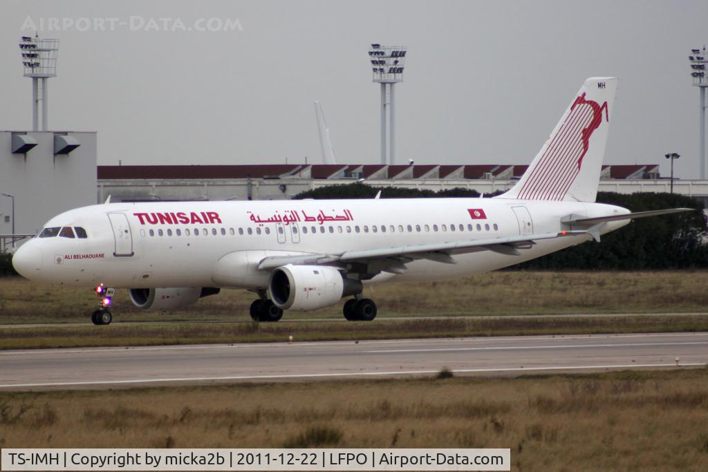 TS-IMH, 1993 Airbus A320-211 C/N 0402, Taxiing