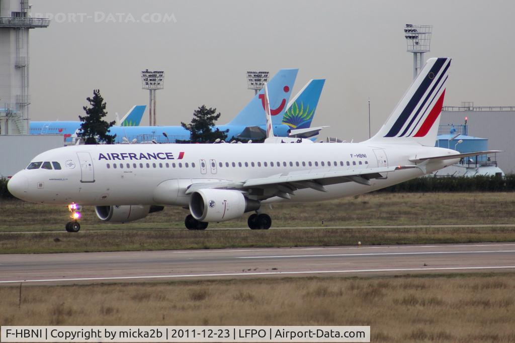 F-HBNI, 2011 Airbus A320-214 C/N 4820, Taxiing