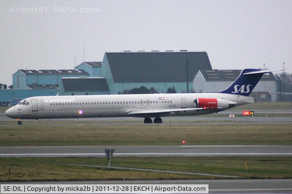 SE-DIL, 1989 McDonnell Douglas MD-82 (DC-9-82) C/N 49913, Taxiing