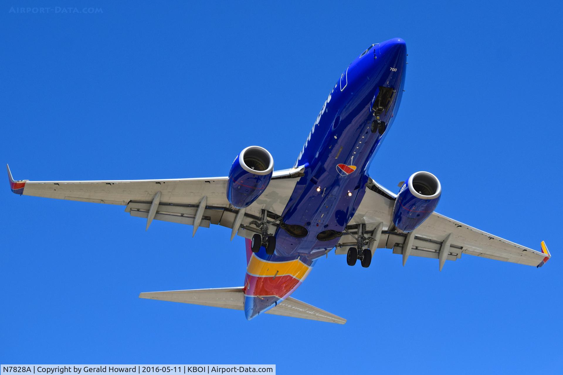 N7828A, 2003 Boeing 737-7CT C/N 33697, Approach to RWY 10L.