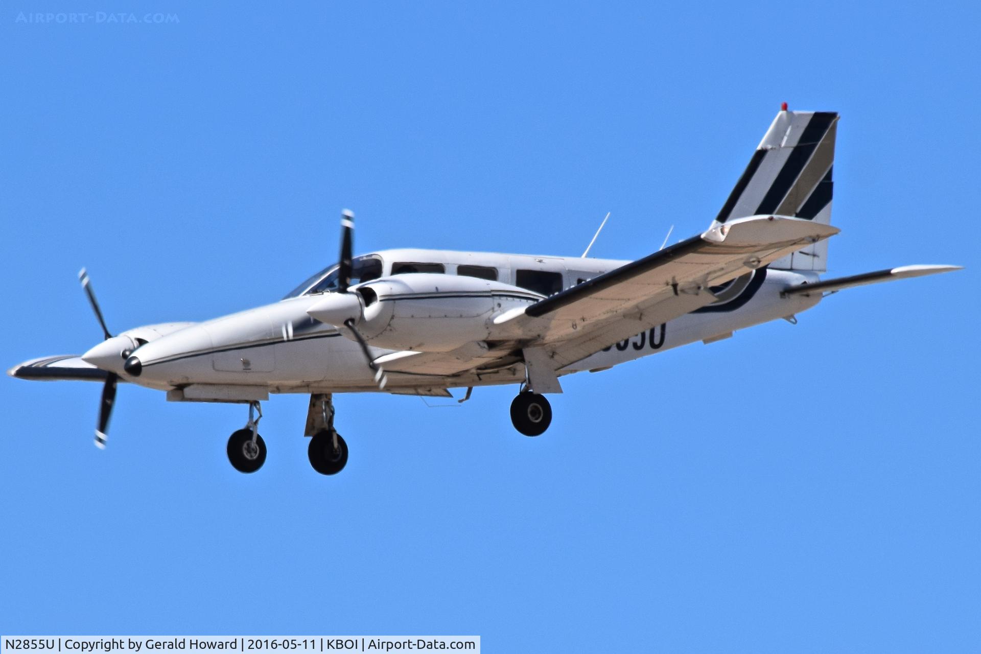 N2855U, 1979 Piper PA-34-200T Seneca II C/N 34-7970294, Landing RWY 10R.