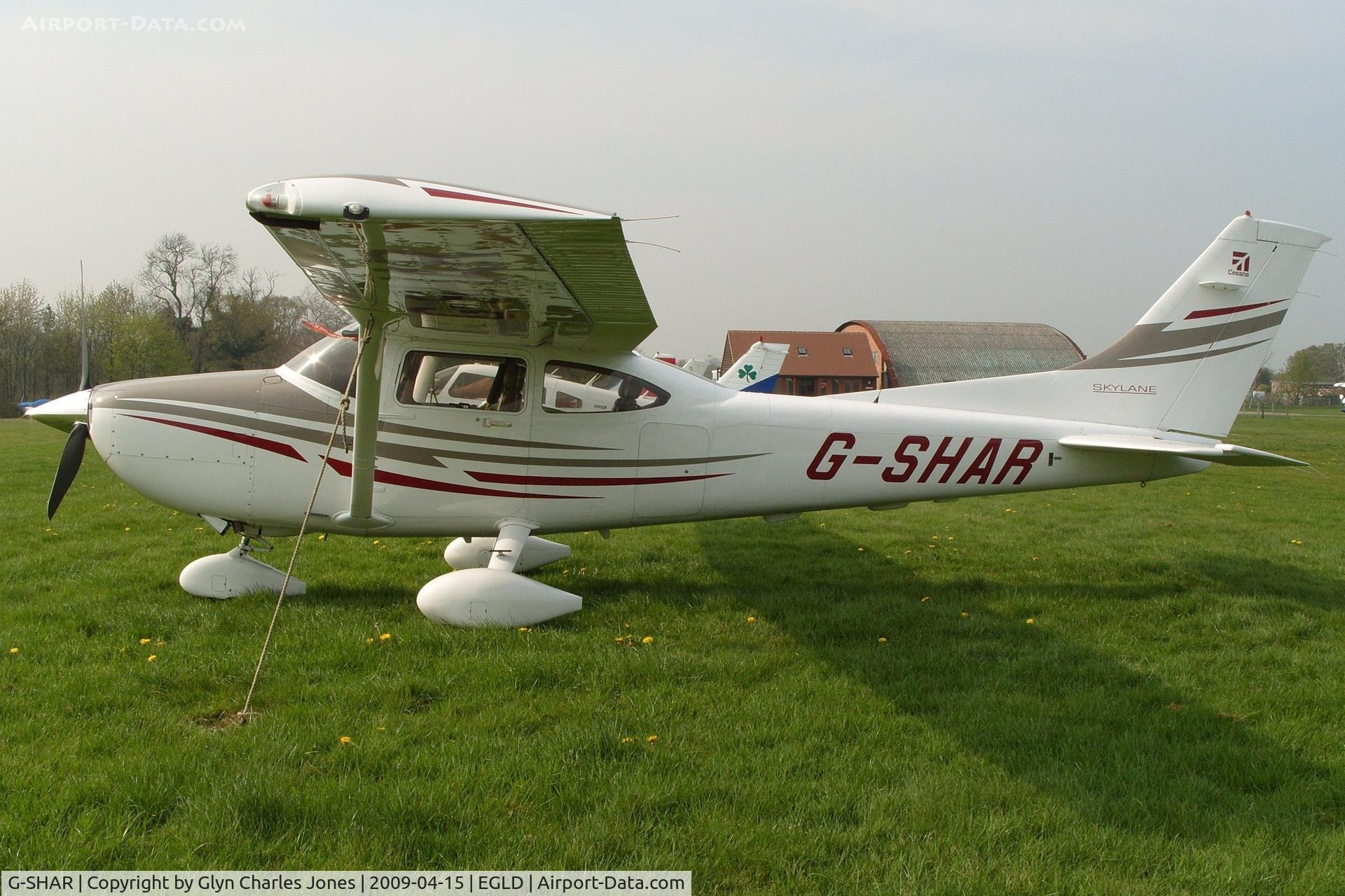 G-SHAR, 2005 Cessna 182T Skylane C/N 18281636, Previously N1968L. With thanks to The Pilot Centre for authority to take this photo.