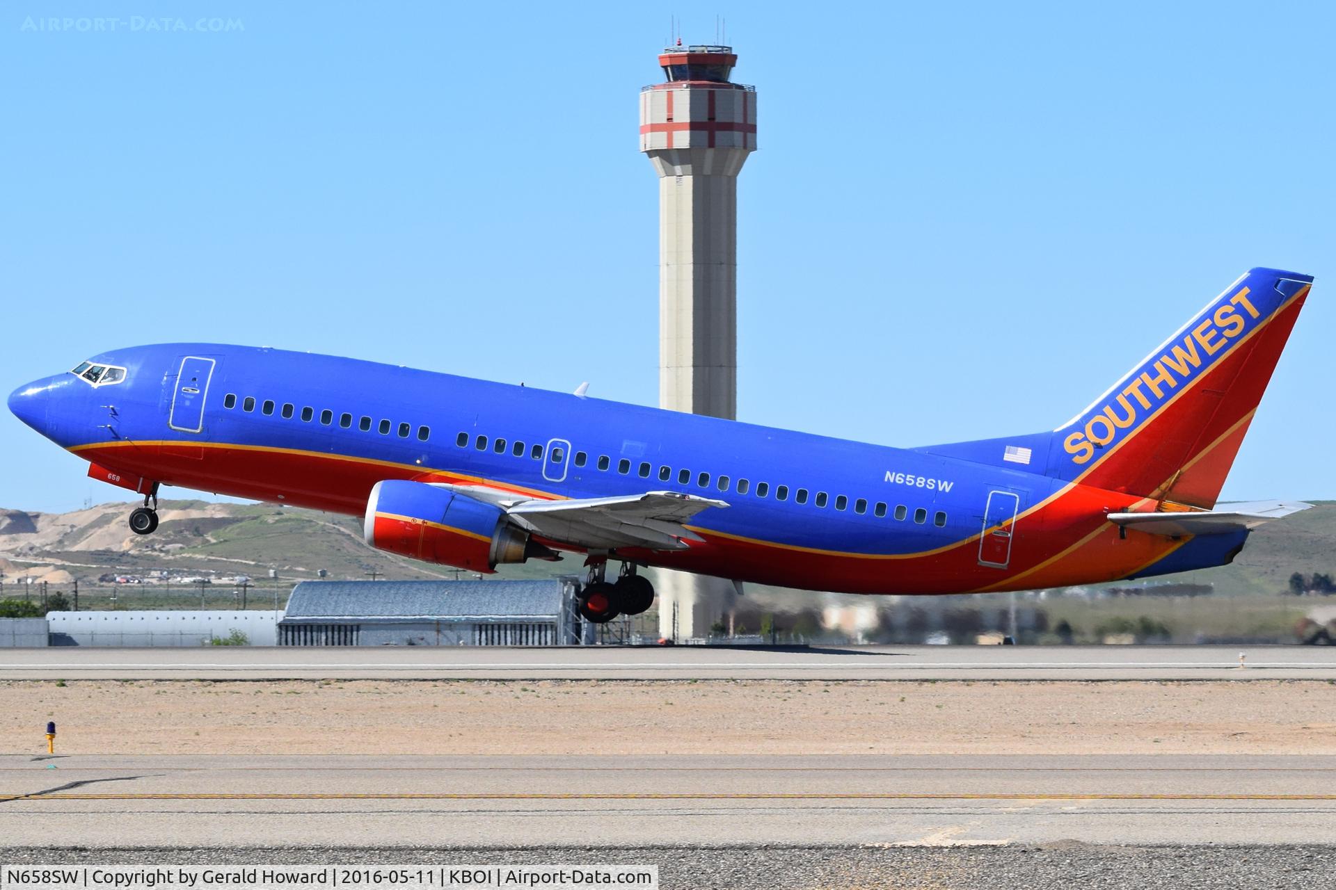 N658SW, 1985 Boeing 737-3L9 C/N 23332, Take off from RWY 10L.