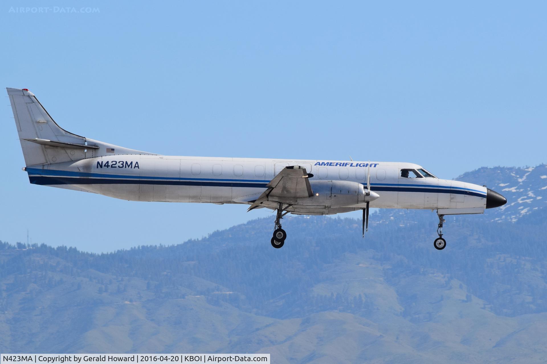 N423MA, 1986 Fairchild Swearingen SA-227AC Metro III C/N AC-636, Landing RWY 10R.