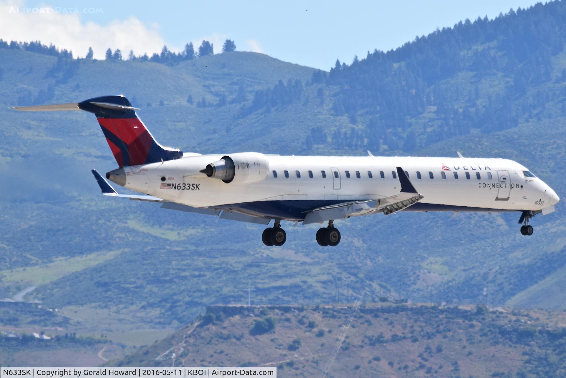 N633SK, 2011 Canadair CL-600-2C10 Regional Jet CRJ-700 C/N 10331, Landing RWY 10L.