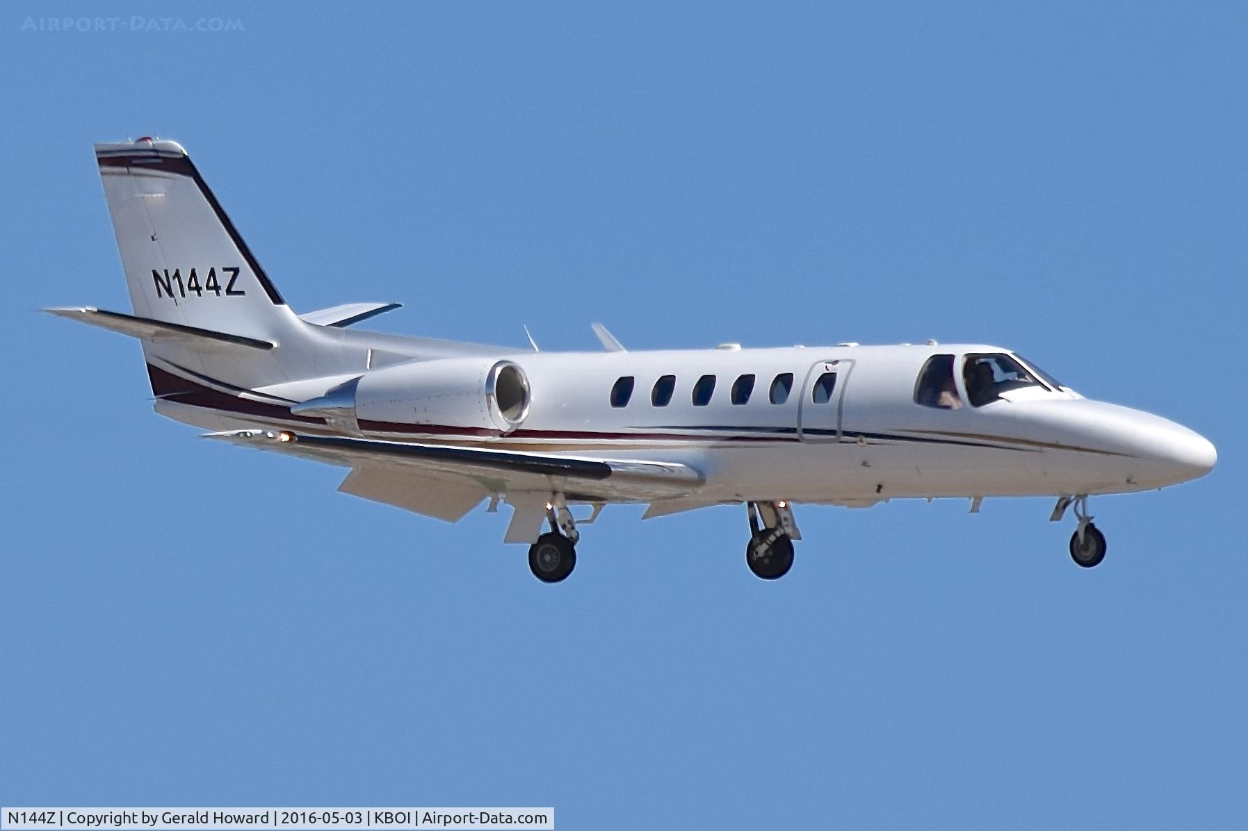 N144Z, 2000 Cessna 550 Citation Bravo C/N 550-0926, Landing RWY 10R.