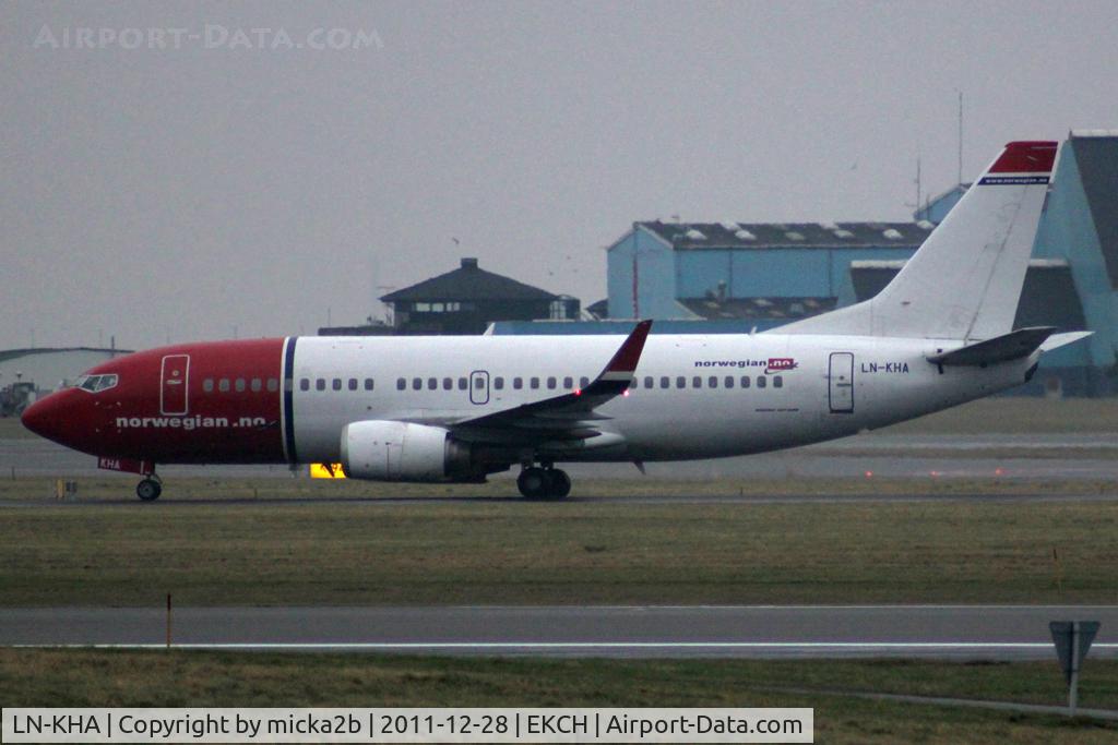 LN-KHA, 1998 Boeing 737-31S C/N 29100, Taxiing