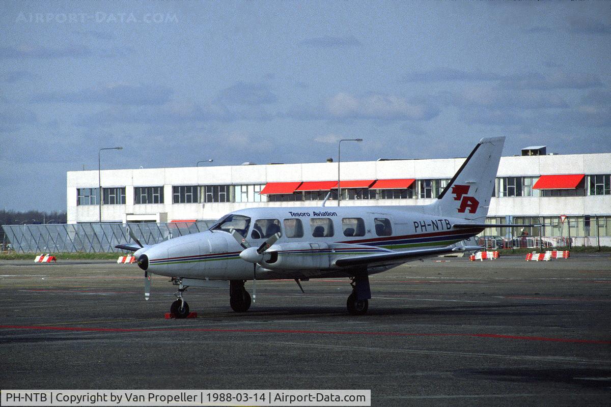 PH-NTB, 1977 Piper PA-31-350 Navajo Chieftain Chieftain C/N 31-7752062, Piper PA-31-350 Navajo Chieftain operated by Tesoro Aviation at Rotterdam airport (Zestienhoven), the Netherlands, 1988