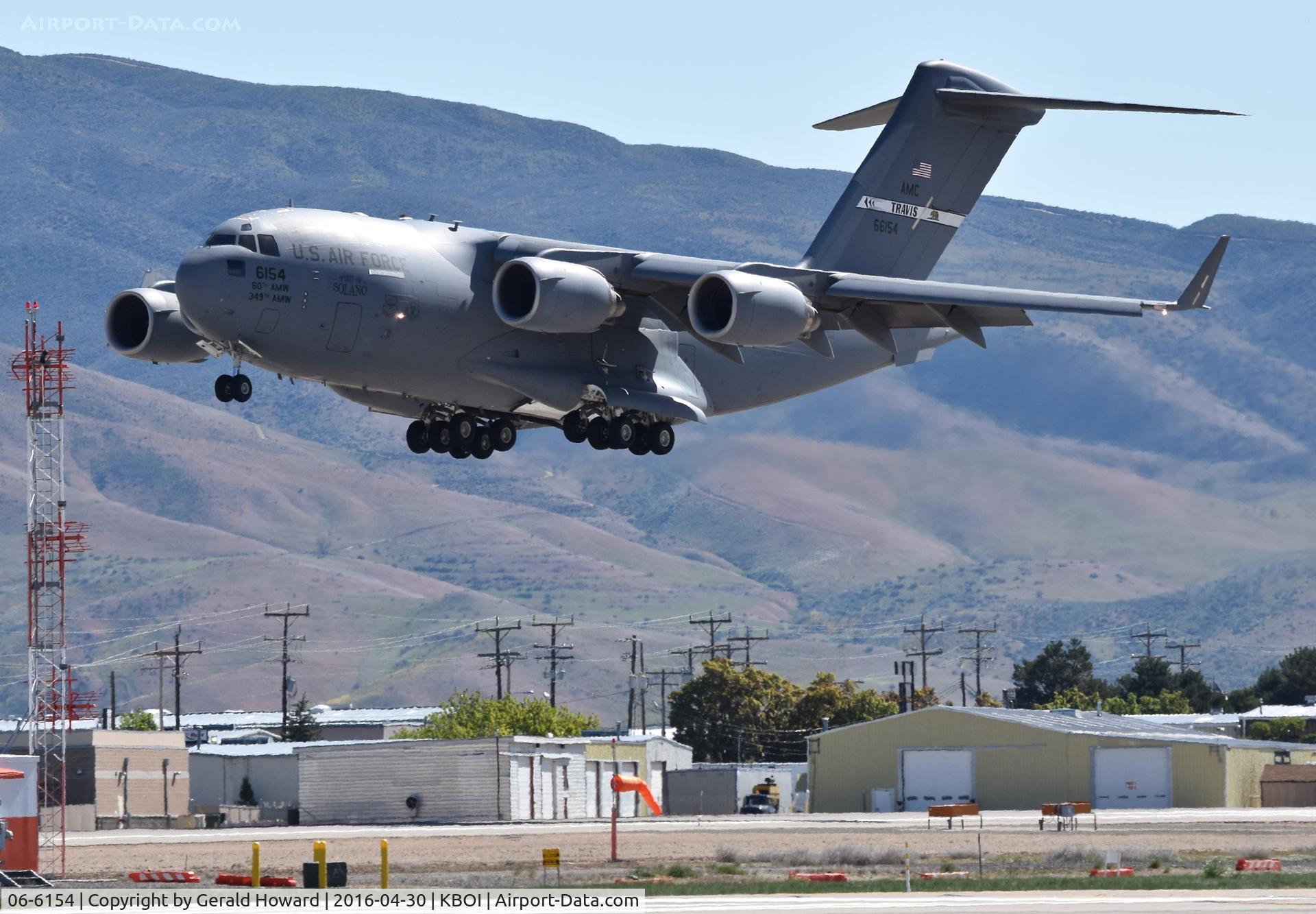 06-6154, 2006 Boeing C-17A Globemaster III C/N P-154, 60th Air Mobility Wing, Travis AFB, CA. Landing RWY 28R.