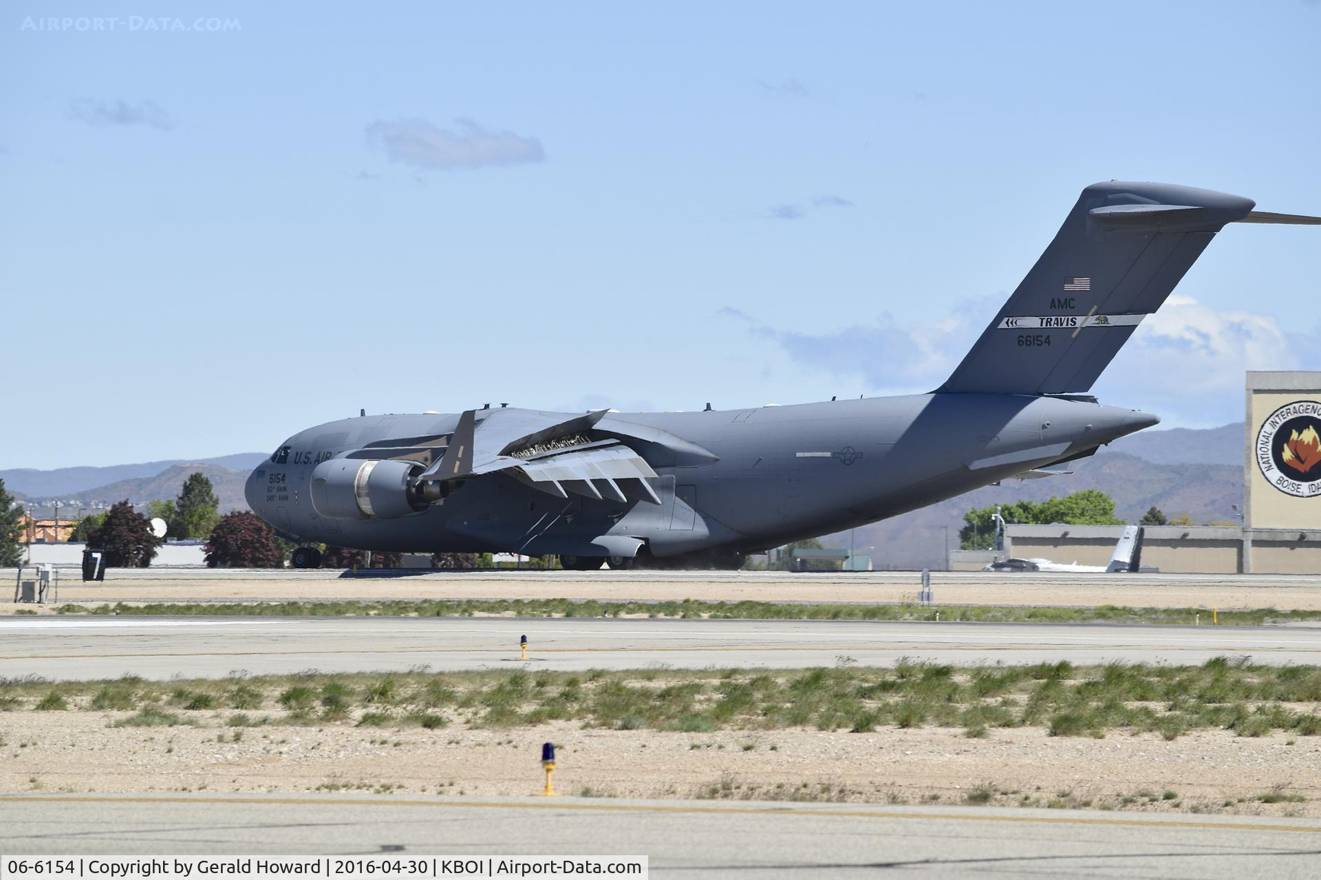06-6154, 2006 Boeing C-17A Globemaster III C/N P-154, Putting on the brakes RWY 28R.