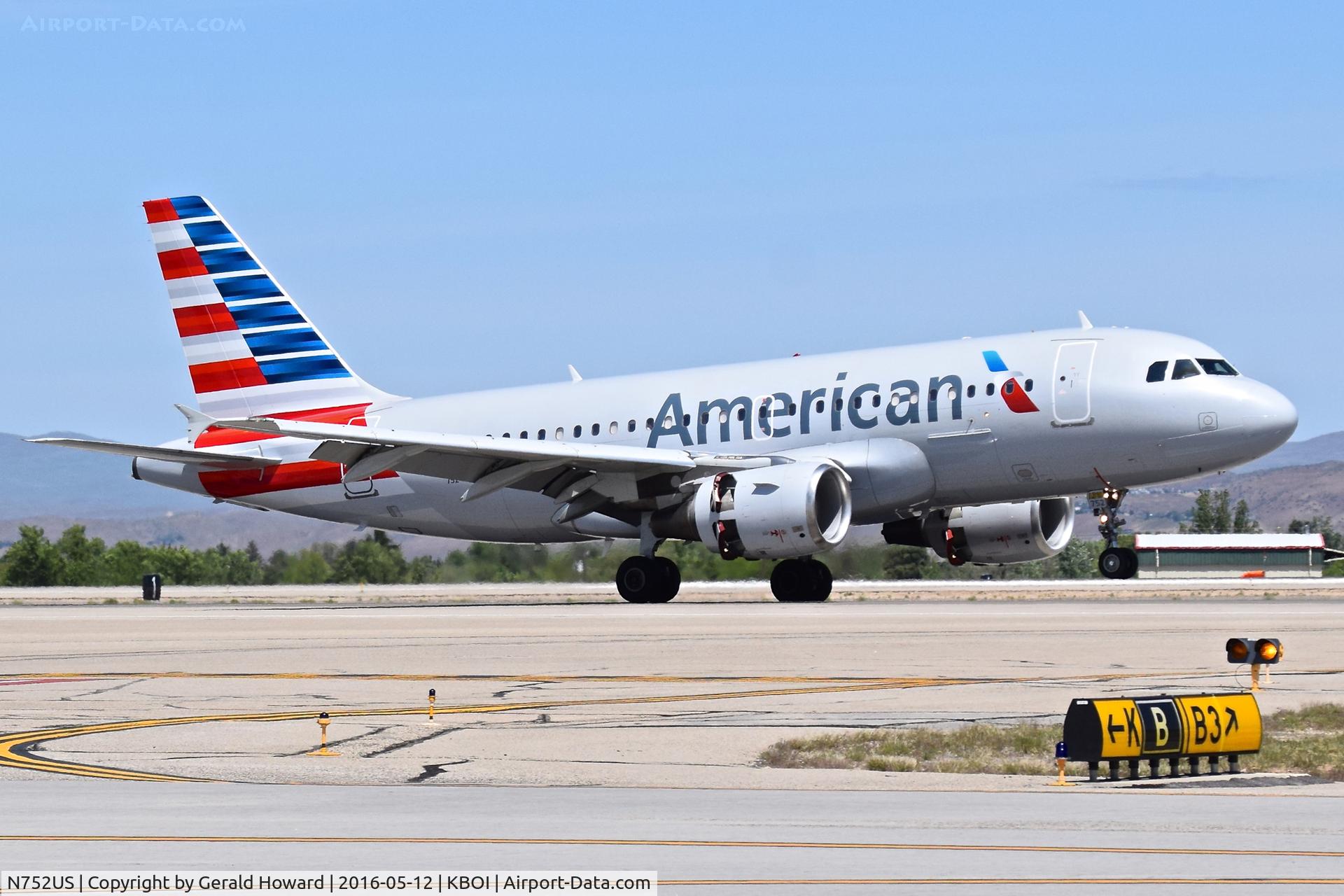 N752US, 2000 Airbus A319-112 C/N 1319, Landing RWY 10R.