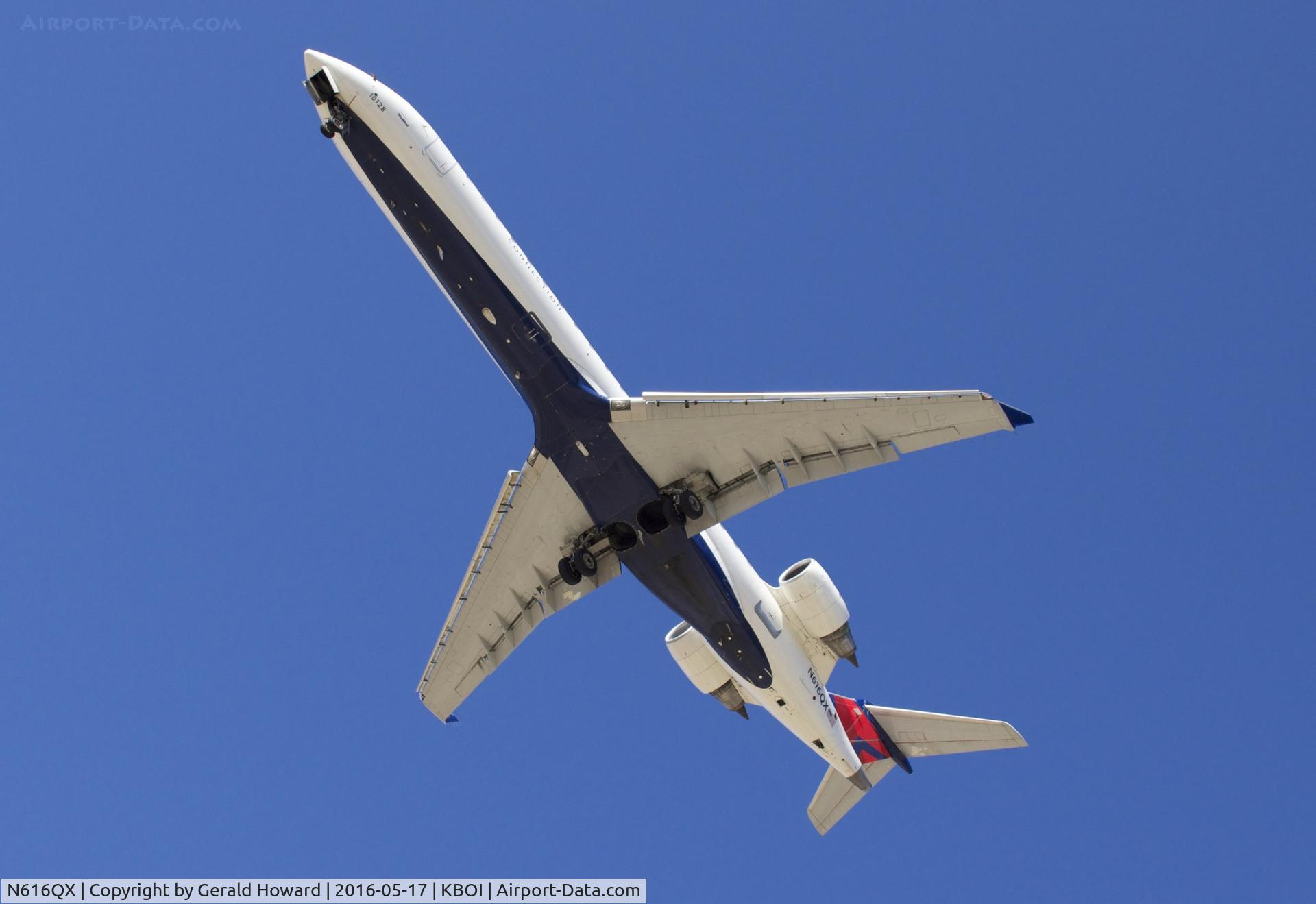 N616QX, 2003 Bombardier CRJ-701 (CL-600-2C10) C/N 10128, On final for RWY 10L.