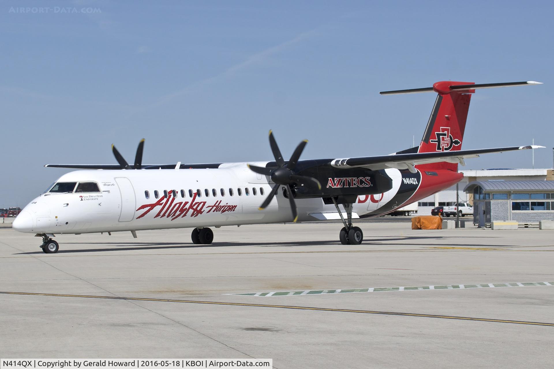 N414QX, 2002 Bombardier DHC-8-402 Dash 8 C/N 4061, Departing the Alaska/Horizon ramp.