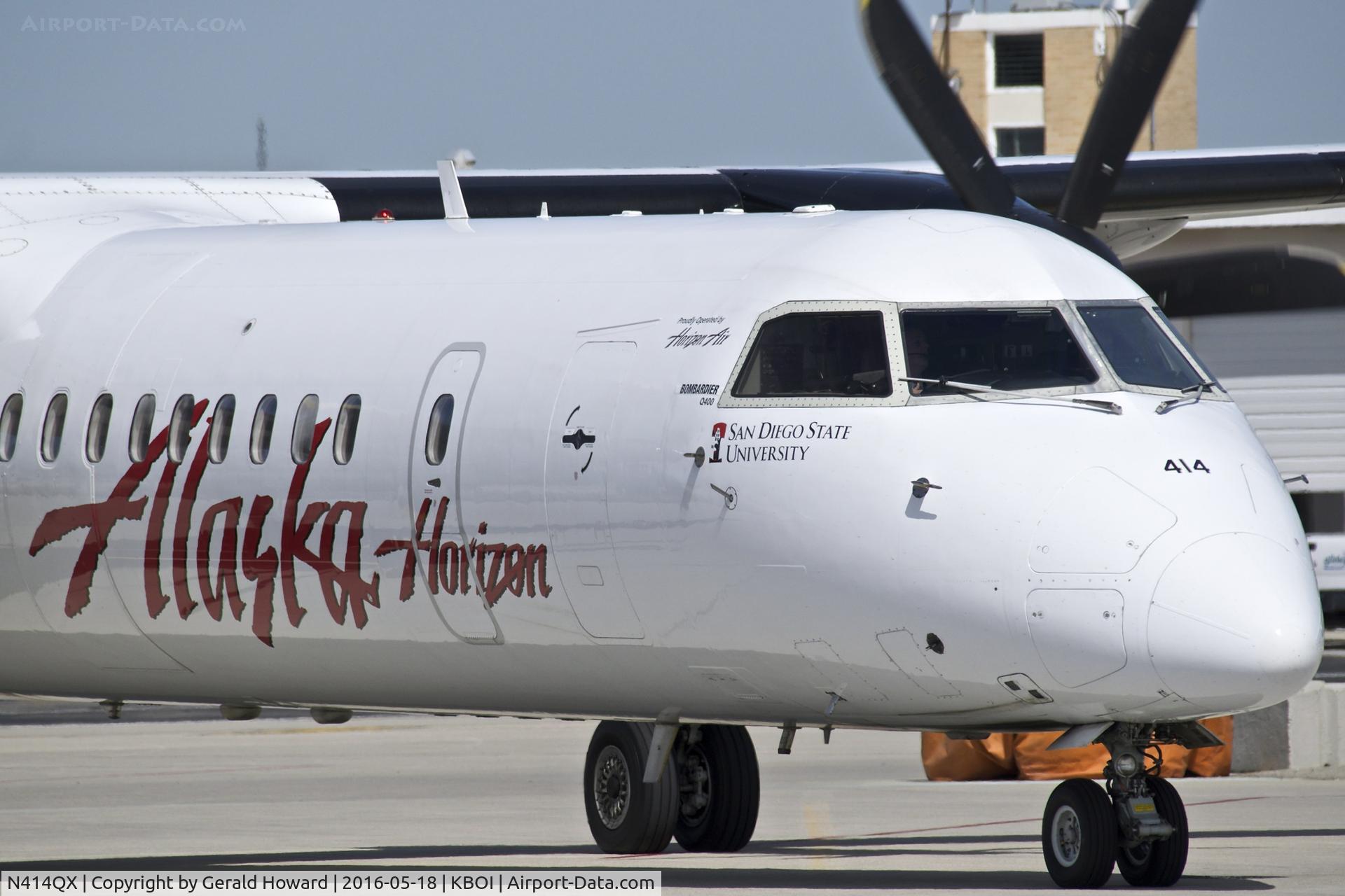 N414QX, 2002 Bombardier DHC-8-402 Dash 8 C/N 4061, On the ramp.
