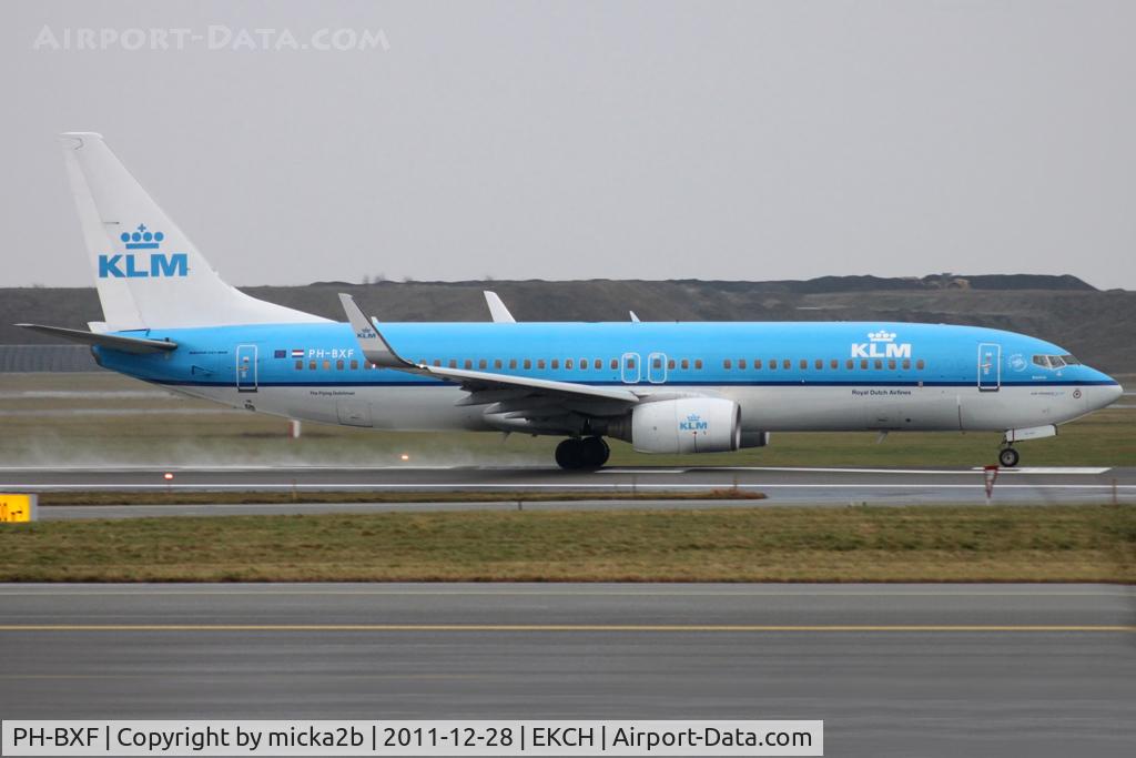 PH-BXF, 2000 Boeing 737-8K2 C/N 29596, Take off