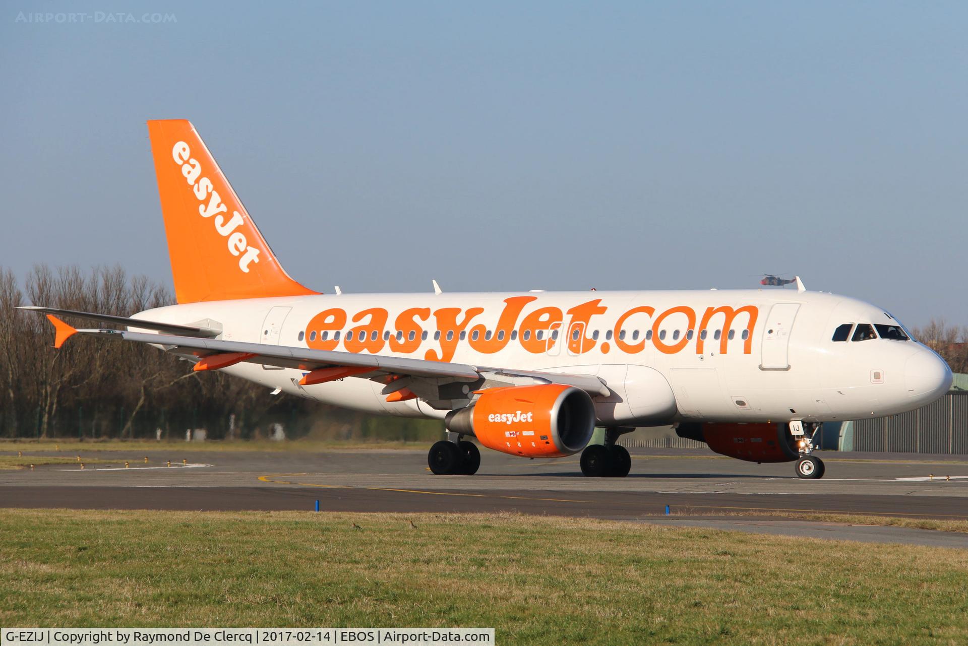G-EZIJ, 2005 Airbus A319-111 C/N 2477, Lining up  rwy 08.