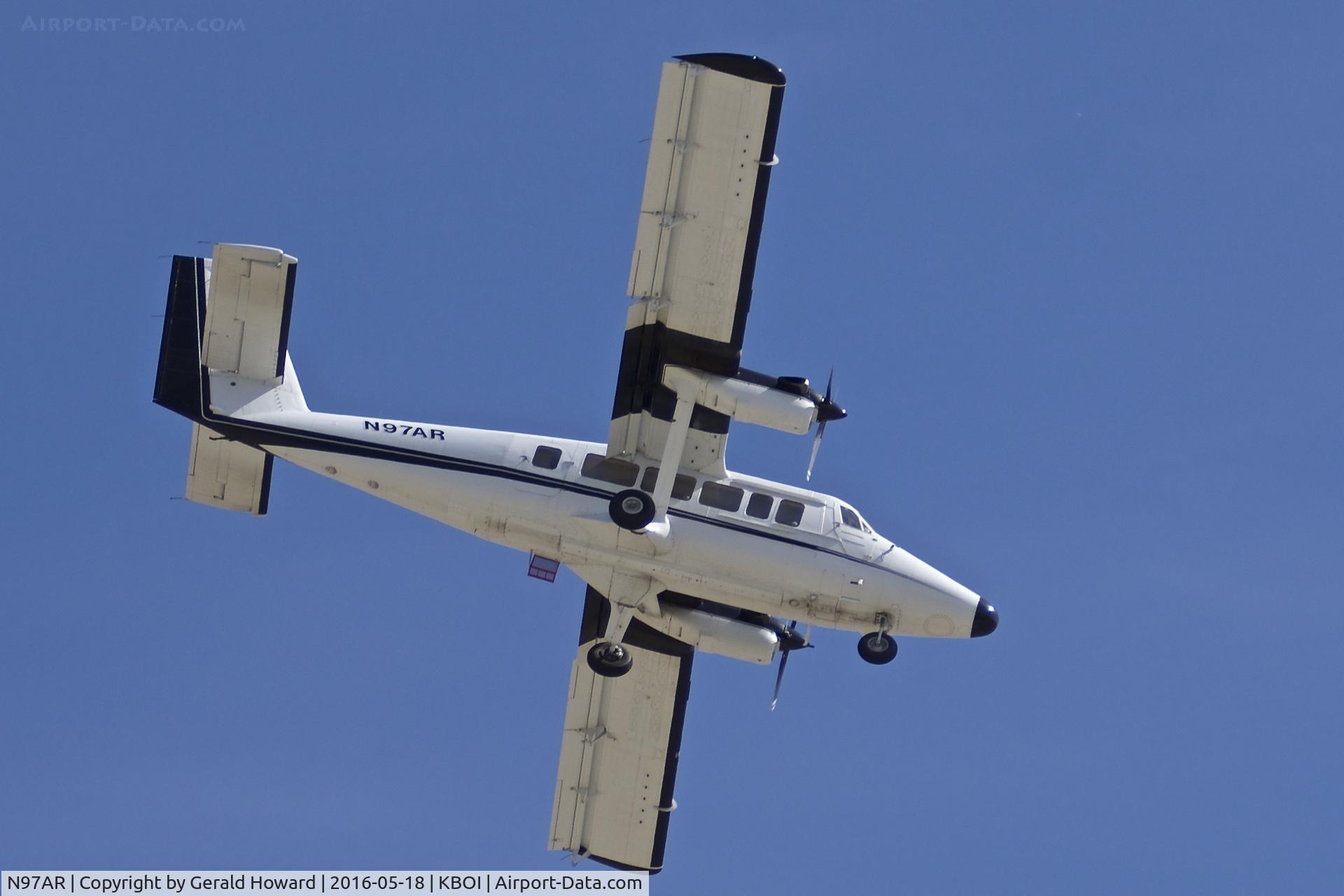 N97AR, 1973 De Havilland Canada DHC-6-300 Twin Otter C/N 365, Landing RWY 10L.