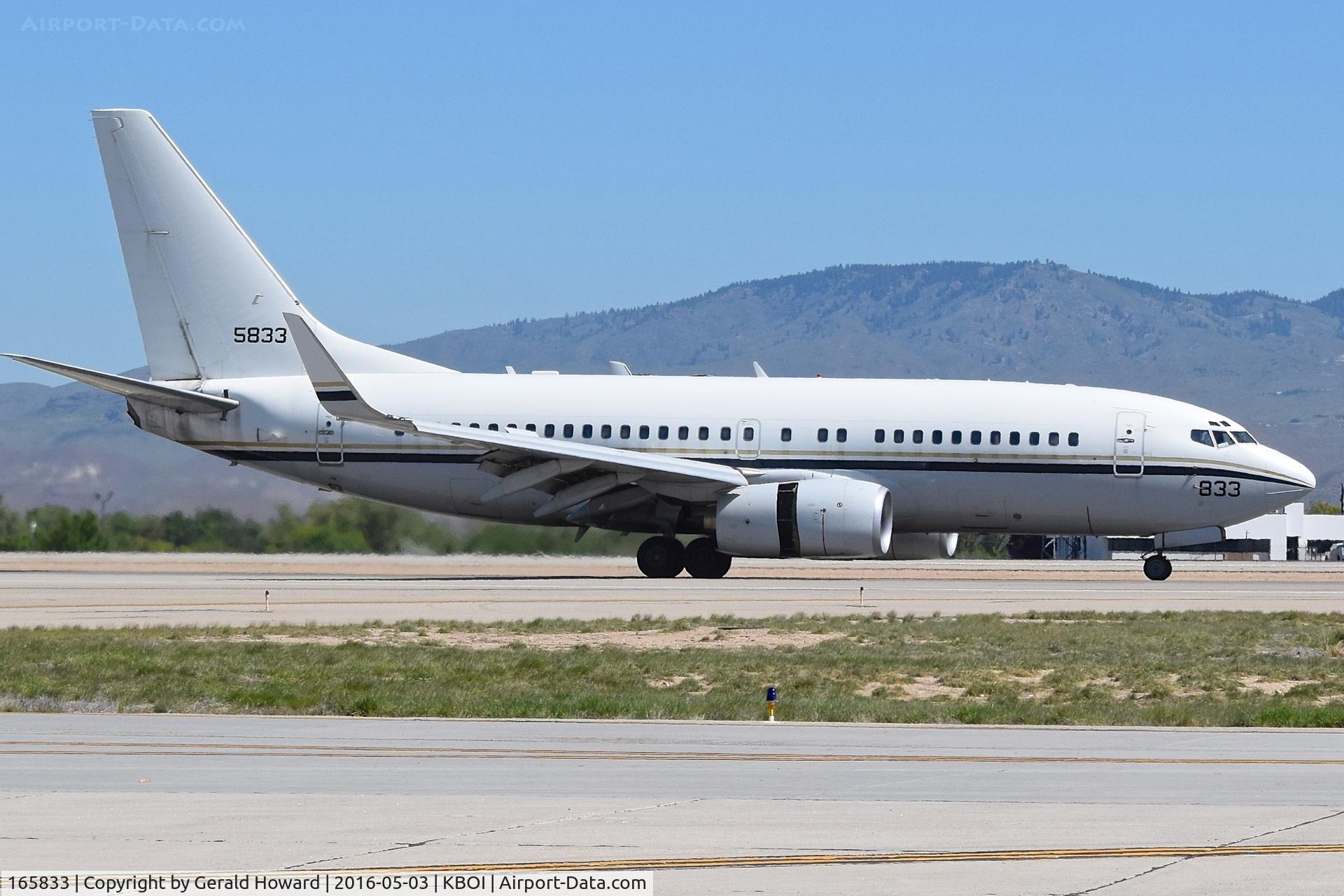 165833, 2002 Boeing C-40A (737-7AF) Clipper C/N 32597, Landing roll out on RWY 10R.  VR-59 “The Lone Star Express”, NAS JRB Fort Worth, TX.