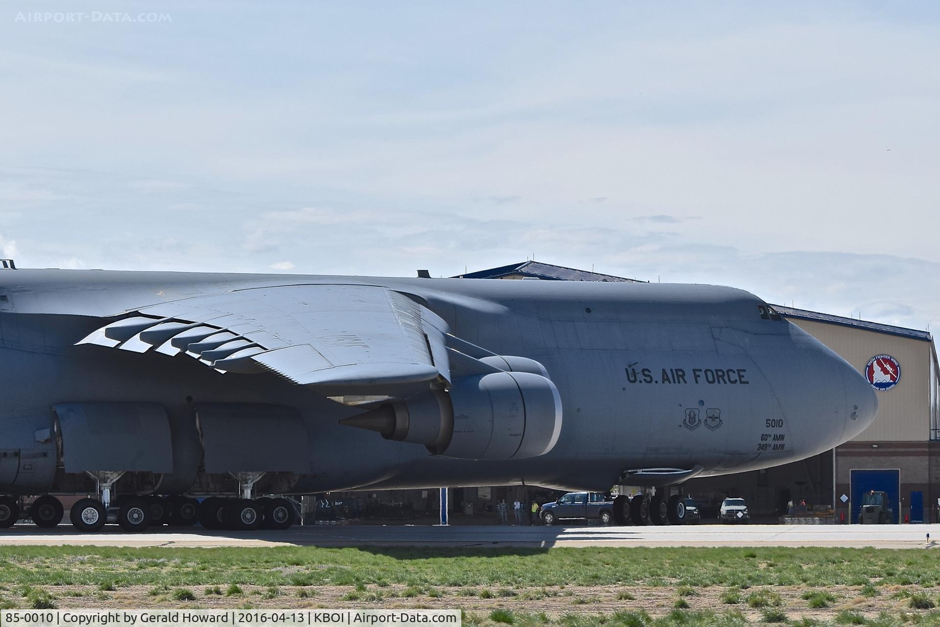 85-0010, 1985 Lockheed C-5M Super Galaxy C/N 500-0096, Taxiing to Idaho ANG ramp.  60th AMW, Travis AFB, CA.