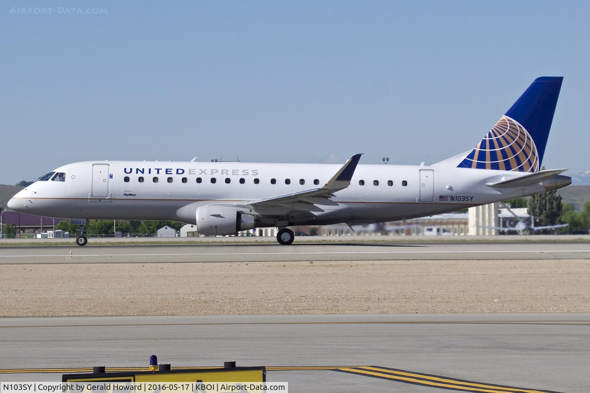 N103SY, 2014 Embraer 175LR (ERJ-170-200LR) C/N 17000390, Take off roll on RWY 10L.
