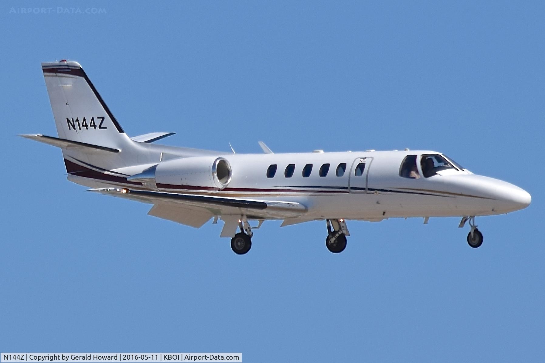 N144Z, 2000 Cessna 550 Citation Bravo C/N 550-0926, Landing RWY 10R.
