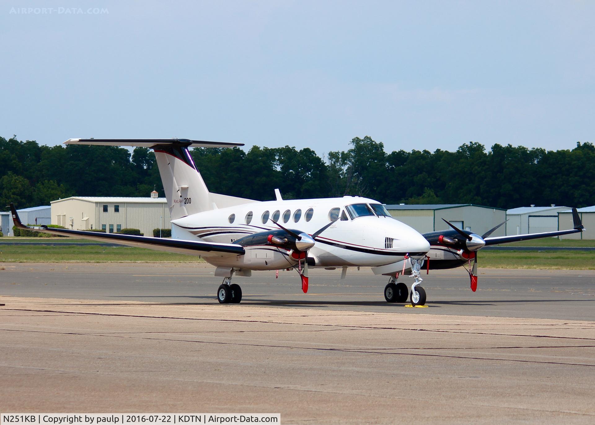 N251KB, 1981 Beech 200 C/N BB-817, At Downtown Shreveport.