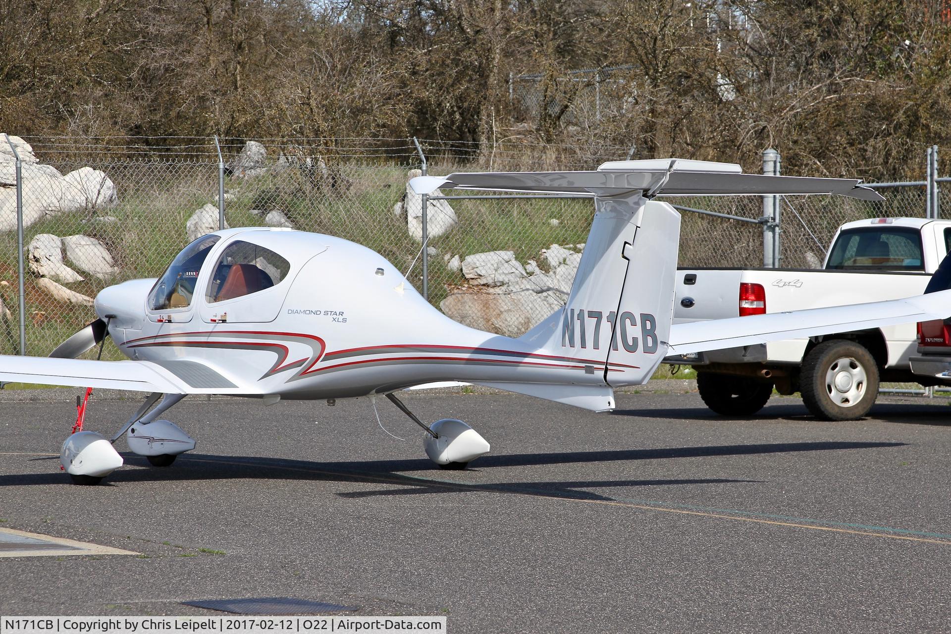 N171CB, 2008 Diamond DA-40 Diamond Star C/N 40.969, Reid Hillview-based 2008 Diamond Star DA-40 parked on the ramp prior to refuel at Columbia Airport, California.