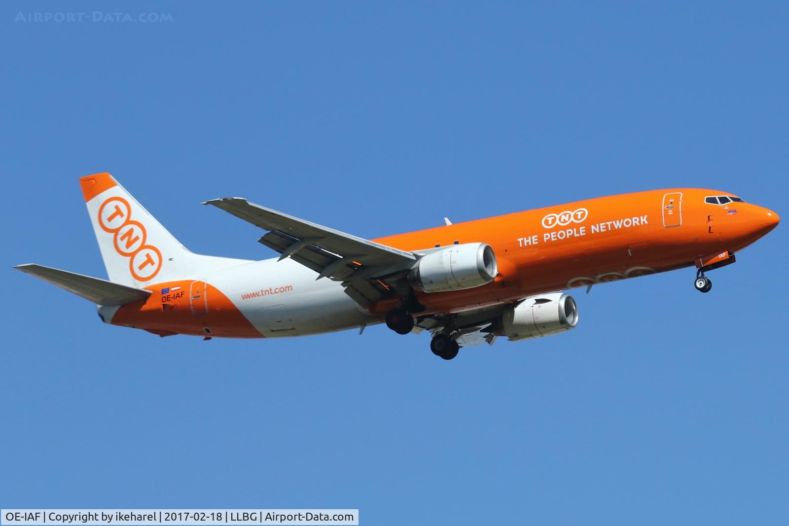 OE-IAF, 1999 Boeing 737-33V C/N 29341, Cargo flight of Boeing 737-4YO from Liege upon landing on runway 12.