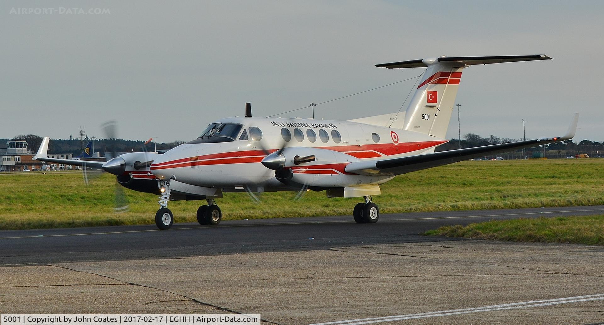5001, 1990 Beechcraft B200 Super King Air C/N BB-1375, Taxiing on arrival